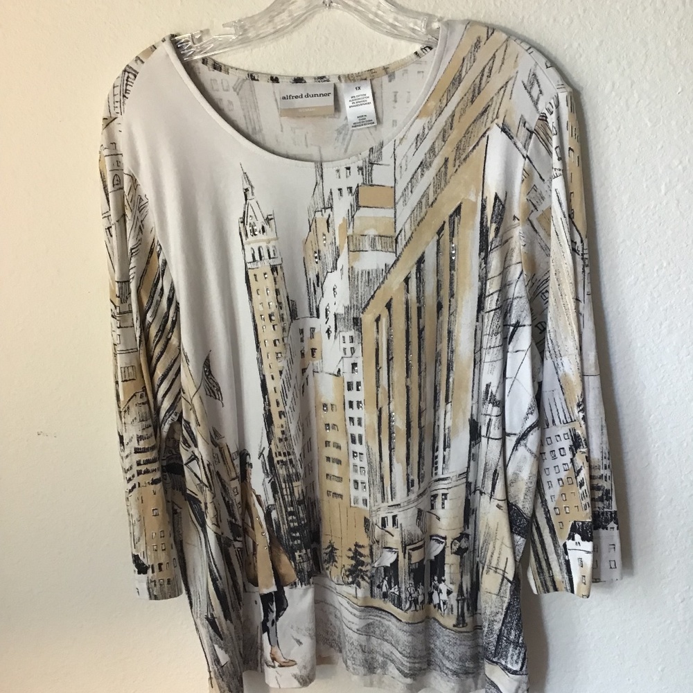 Woman’s 3/4 sleeve city scene Alfred Dunner top